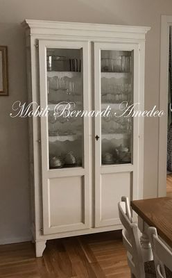 Vetrina country in legno massello colore bianco anticato